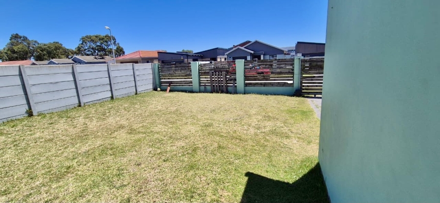 3 Bedroom Property for Sale in Overbaakens Eastern Cape